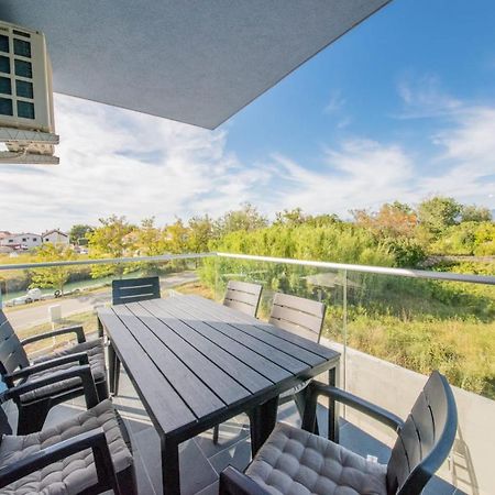 Apartman Pau Нин Екстериор снимка