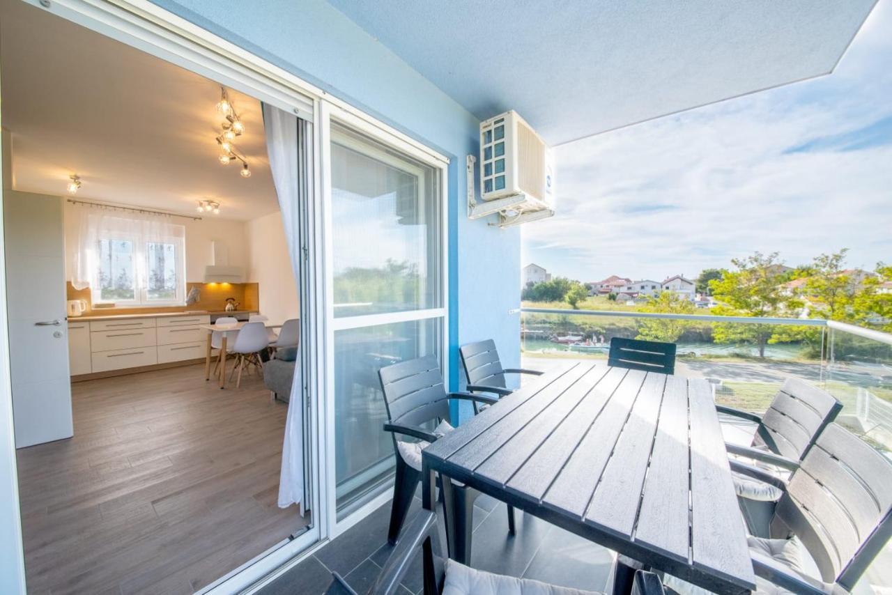Apartman Pau Нин Екстериор снимка