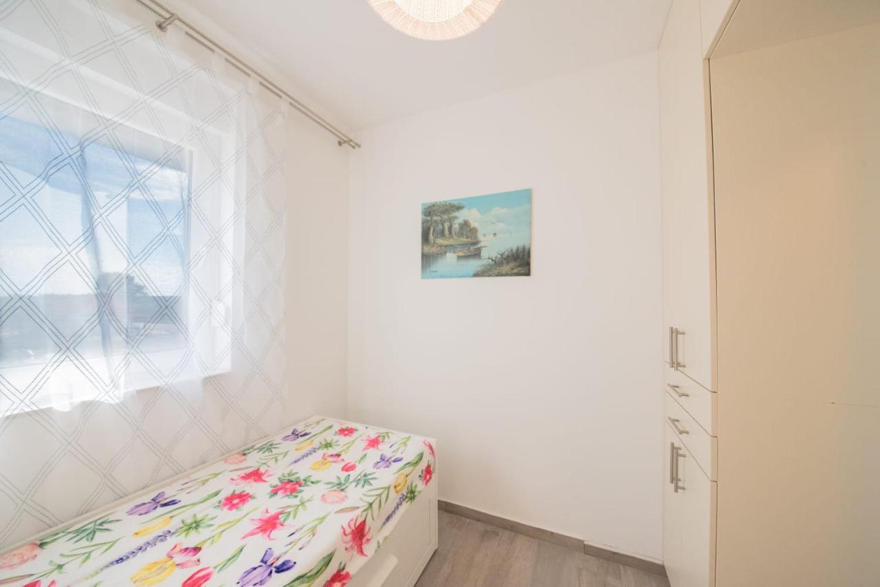 Apartman Pau Нин Екстериор снимка