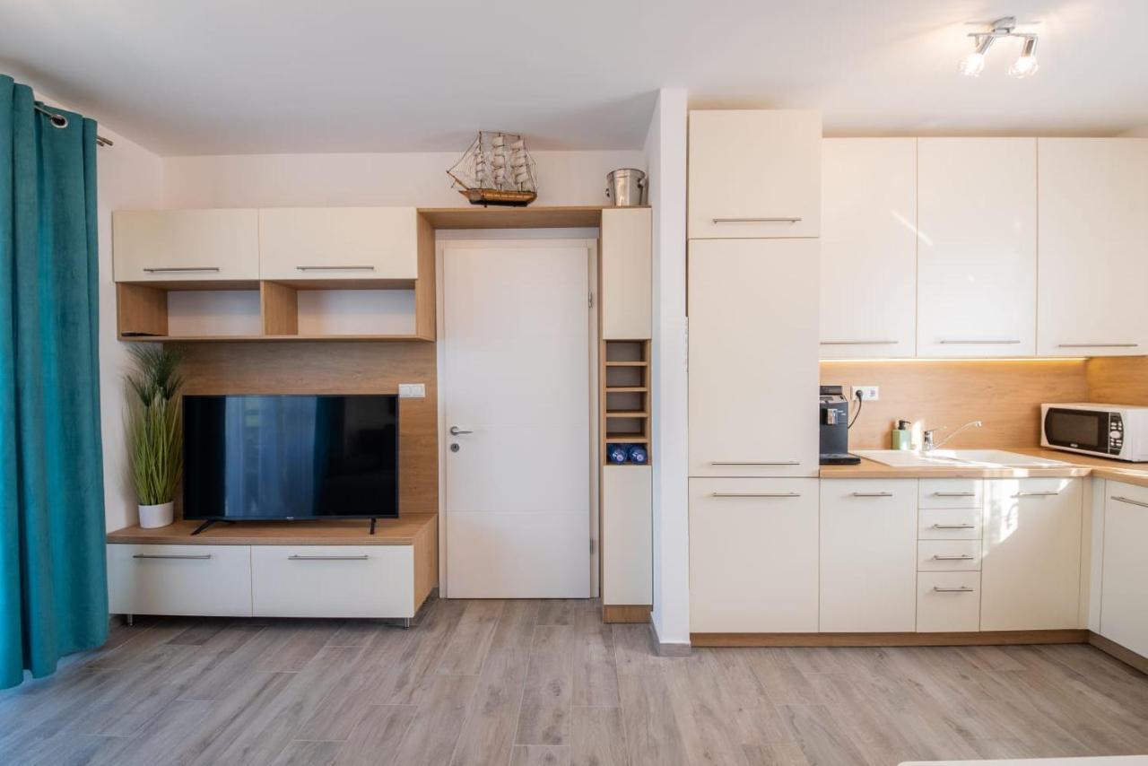 Apartman Pau Нин Екстериор снимка