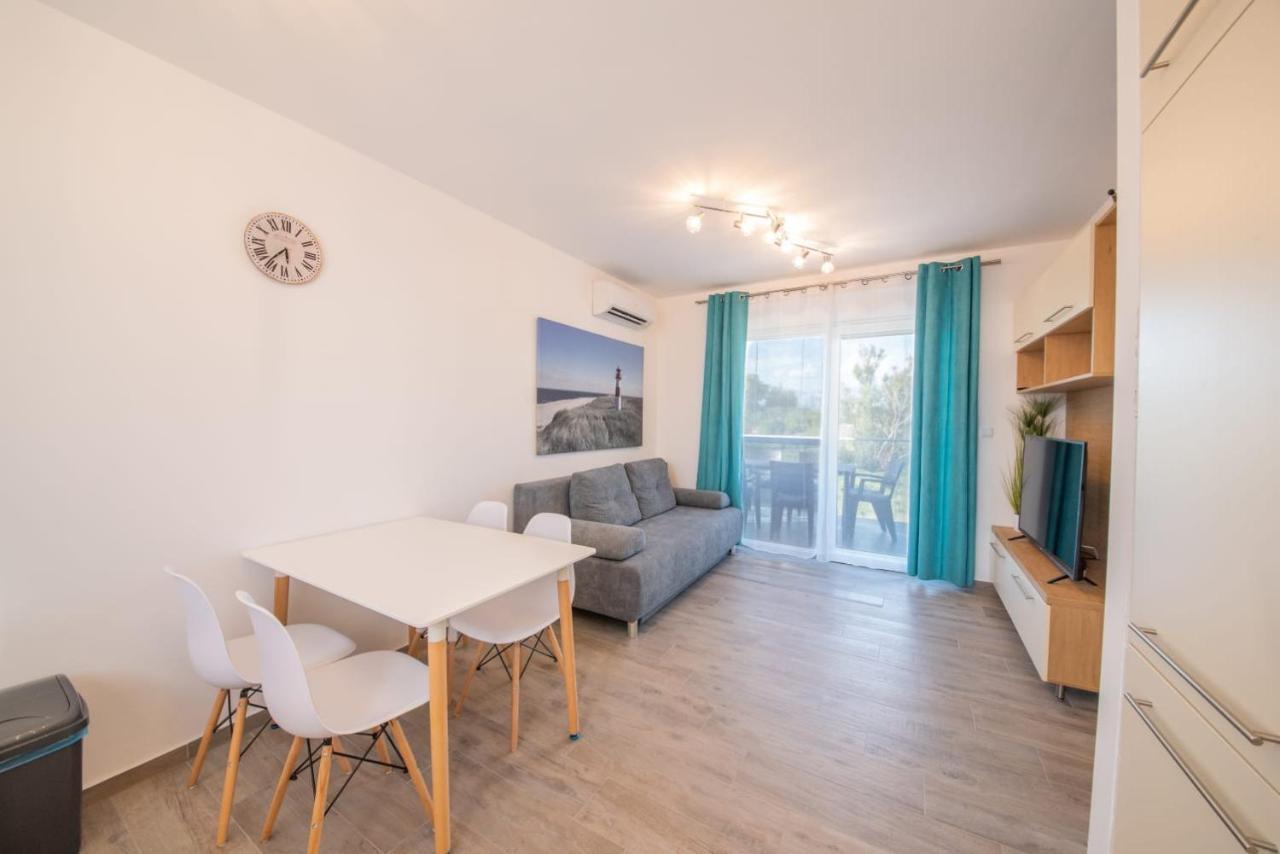 Apartman Pau Нин Екстериор снимка