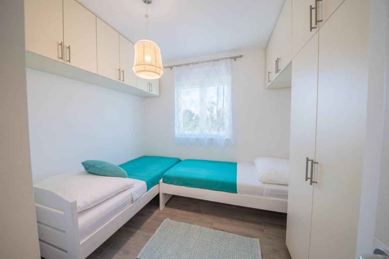Apartman Pau Нин Екстериор снимка