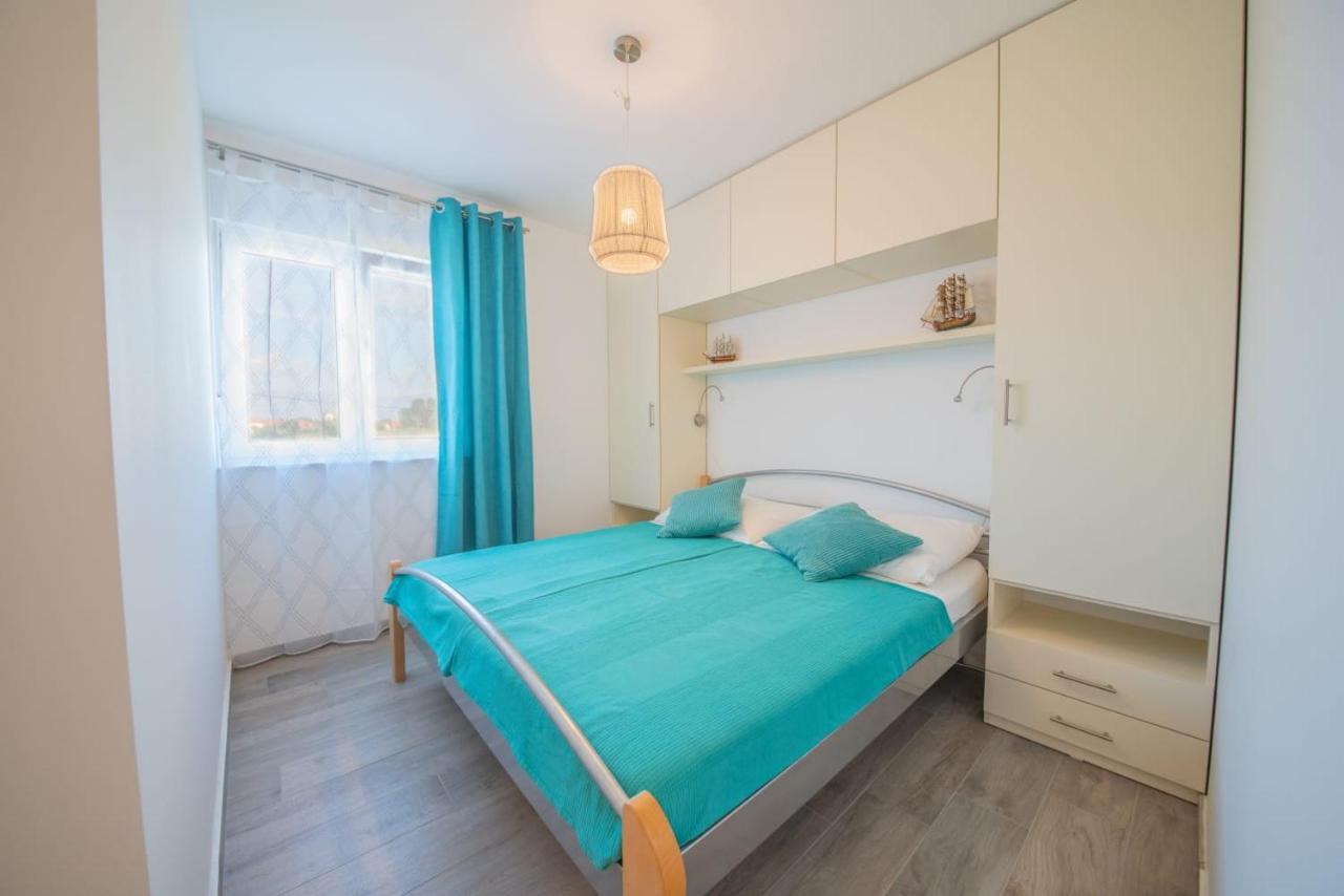 Apartman Pau Нин Екстериор снимка