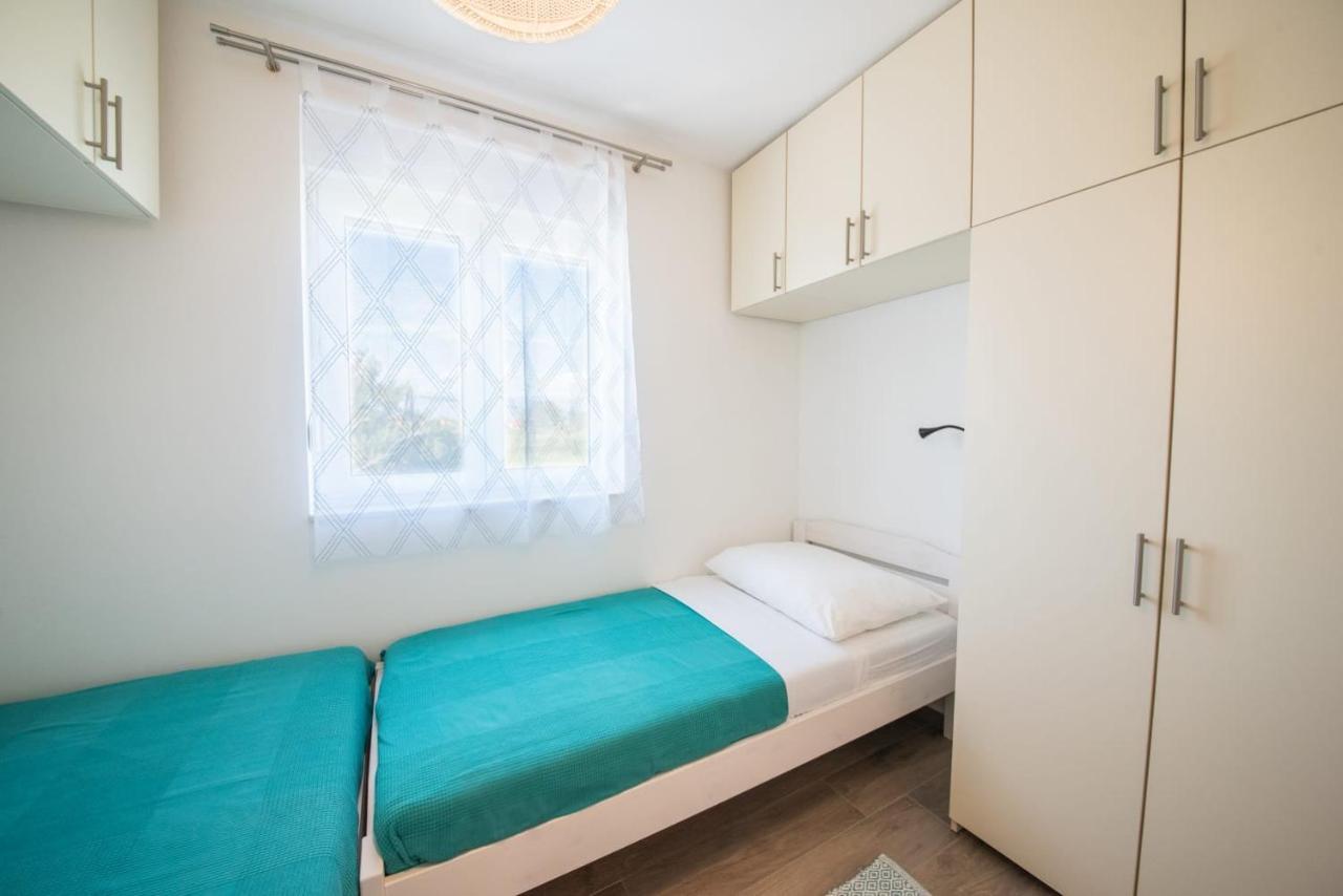 Apartman Pau Нин Екстериор снимка